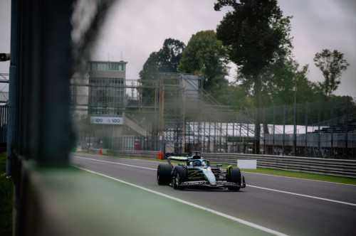 Pirelli Test Monza 2026: Sainz brilla nella prima giornata, Verstappen e Tsunoda in pista con le mule car