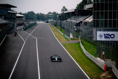 Pirelli Test Monza 2026: Sainz brilla nella prima giornata, Verstappen e Tsunoda in pista con le mule car