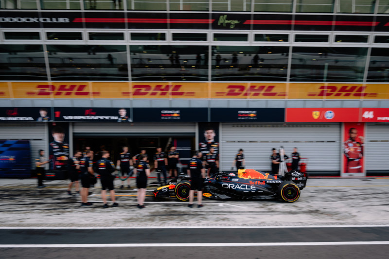 Pirelli Test Monza 2026: Sainz brilla nella prima giornata, Verstappen e Tsunoda in pista con le mule car