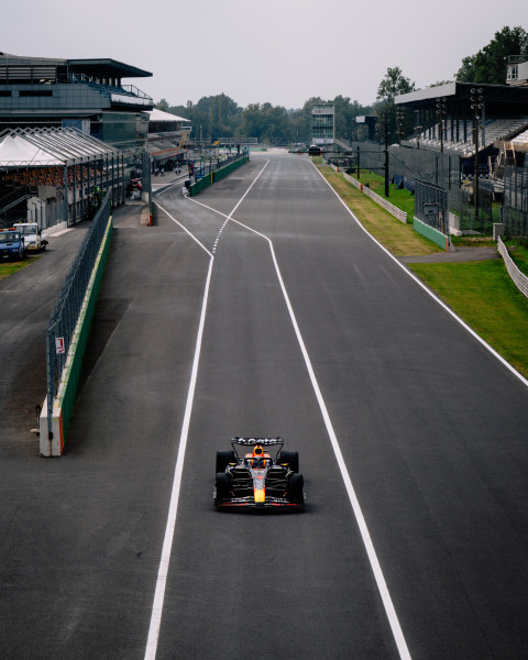 Pirelli Test Monza 2026: Sainz brilla nella prima giornata, Verstappen e Tsunoda in pista con le mule car