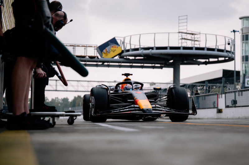 Pirelli Test Monza 2026: Sainz brilla nella prima giornata, Verstappen e Tsunoda in pista con le mule car