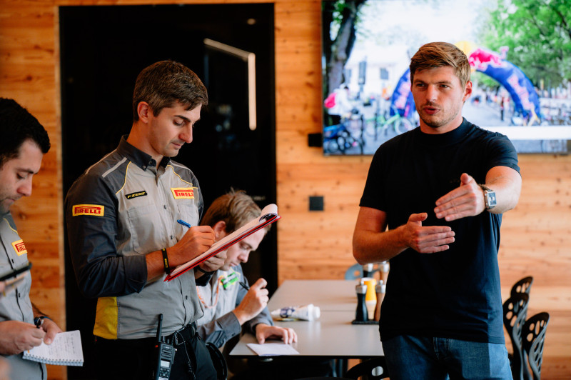 Pirelli Test Monza 2026: Sainz brilla nella prima giornata, Verstappen e Tsunoda in pista con le mule car