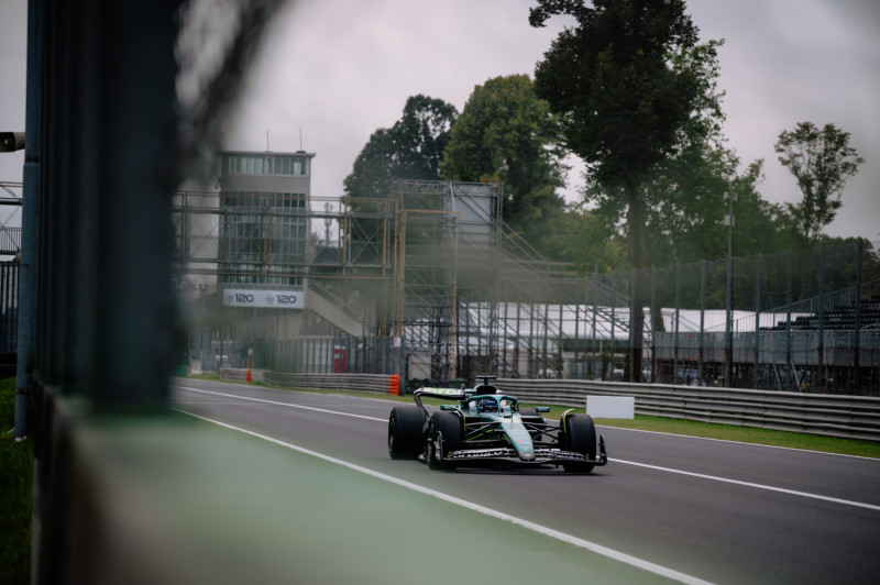 Pirelli Test Monza 2026: Sainz brilla nella prima giornata, Verstappen e Tsunoda in pista con le mule car